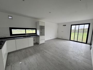 VENTA CASA SAN SEBASTIAN AREA 8