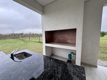 VENTA CASA SAN SEBASTIAN AREA 8