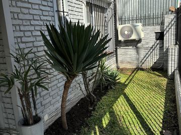 Chalet en 1 planta reciclado, jardín. La Lucila.