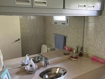 Chalet en 1 planta reciclado, jardín. La Lucila.