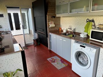 Chalet en 1 planta reciclado, jardín. La Lucila.