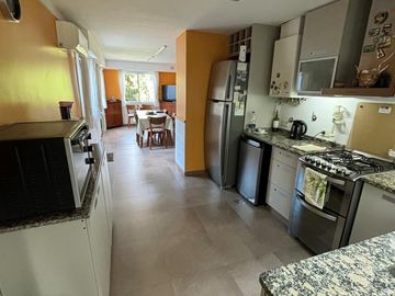 Chalet en 1 planta reciclado, jardín. La Lucila.