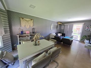 Casa en venta - 3 Dormitorios 4 Baños - Monte Grande