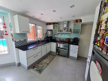 Casa en venta - 3 Dormitorios 4 Baños - Monte Grande