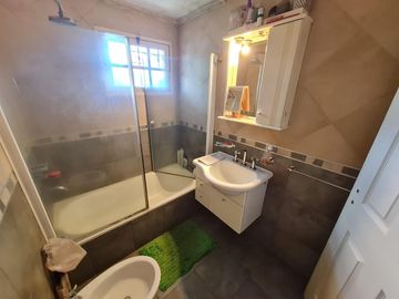 Casa en venta - 3 Dormitorios 4 Baños - Monte Grande
