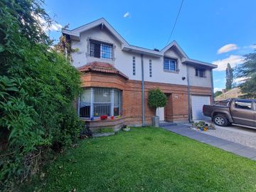 Casa en venta - 3 Dormitorios 4 Baños - Monte Grande