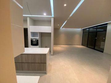 DEPARTAMENTO EN PRIMERA AVENIDA
