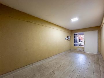 Departamento de 2 dormitorios, balcón y lavadero, Luis Agote
