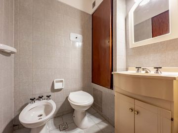 Departamento de 2 dormitorios, balcón y lavadero, Luis Agote