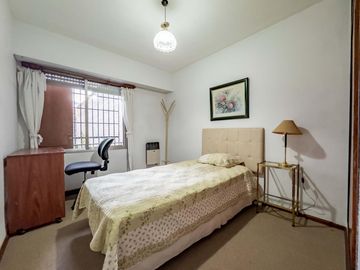 Departamento de 2 dormitorios, balcón y lavadero, Luis Agote