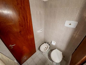 Departamento de 2 dormitorios, balcón y lavadero, Luis Agote
