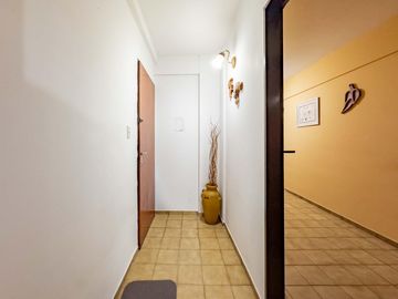 Departamento de 2 dormitorios, balcón y lavadero, Luis Agote