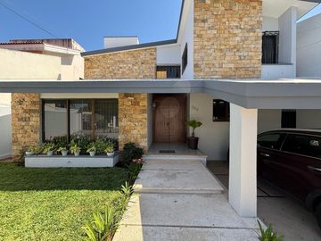Casa en Venta con Paneles en  Gónzalo Guerrero, Mérida, Yucatán