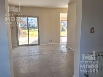 Apta Crédito Casa en venta 4 ambientes Fincas del Lago