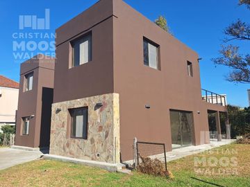 Apta Crédito Casa en venta 4 ambientes Fincas del Lago