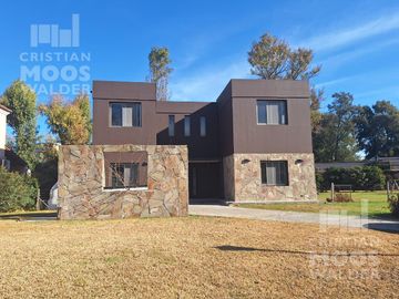 Apta Crédito Casa en venta 4 ambientes Fincas del Lago