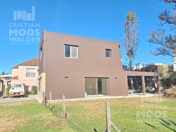 Apta Crédito Casa en venta 4 ambientes Fincas del Lago