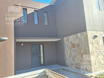 Apta Crédito Casa en venta 4 ambientes Fincas del Lago