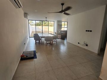 Casa en venta en Privada en Cholul en Mérida Yucatán.