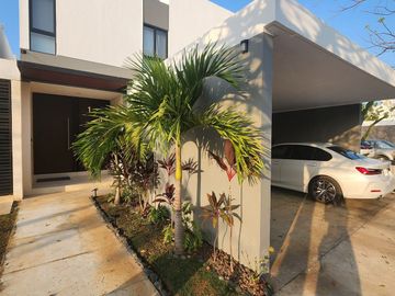 Casa en venta en Privada en Cholul en Mérida Yucatán.