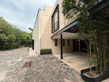 Casa en venta en Privada en Cholul en Mérida Yucatán.