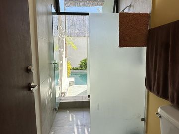 Casa en venta con Paneles Solares en  Privada en Conkal en Mérida Yucatán.