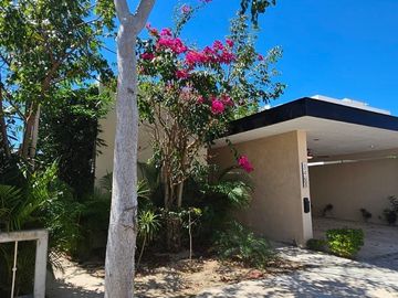 Casa en venta con Paneles Solares en  Privada en Conkal en Mérida Yucatán.