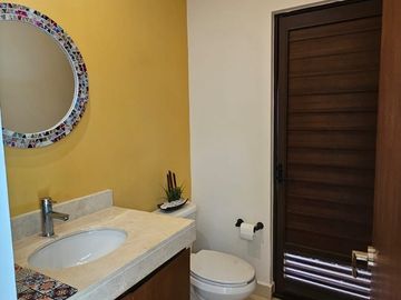 Casa en venta con Paneles Solares en  Privada en Conkal en Mérida Yucatán.