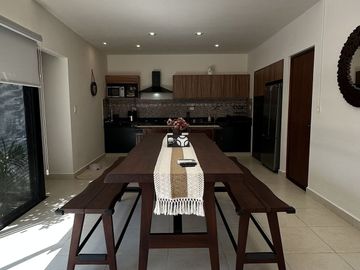 Casa en venta con Paneles Solares en  Privada en Conkal en Mérida Yucatán.