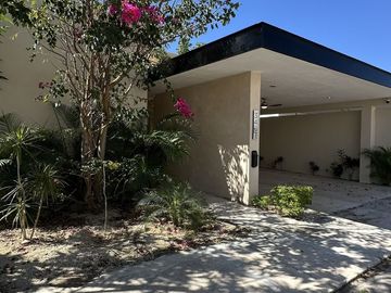 Casa en venta con Paneles Solares en  Privada en Conkal en Mérida Yucatán.