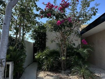 Casa en venta con Paneles Solares en  Privada en Conkal en Mérida Yucatán.