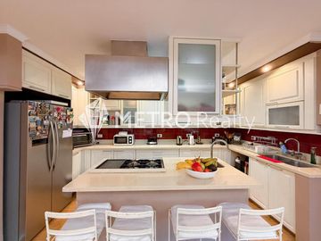 Casa en Venta 8 ambientes, San Isidro Con Pileta