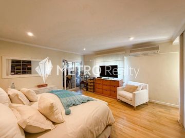 Casa en Venta 8 ambientes, San Isidro Con Pileta