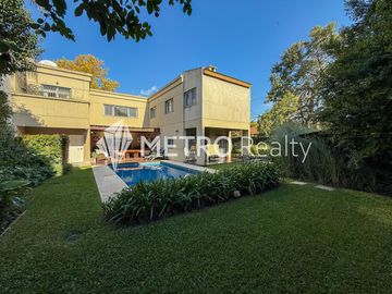 Casa en Venta 8 ambientes, San Isidro Con Pileta