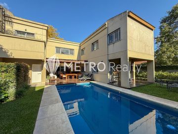 Casa en Venta 8 ambientes, San Isidro Con Pileta