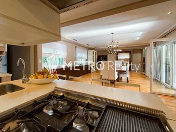 Casa en Venta 8 ambientes, San Isidro Con Pileta