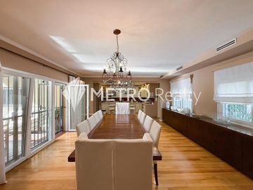 Casa en Venta 8 ambientes, San Isidro Con Pileta