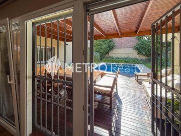Casa en Venta 8 ambientes, San Isidro Con Pileta