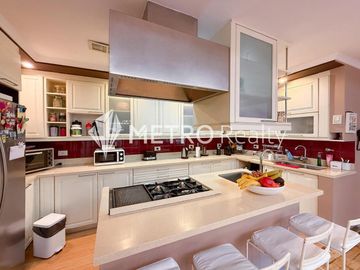 Casa en Venta 8 ambientes, San Isidro Con Pileta