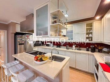 Casa en Venta 8 ambientes, San Isidro Con Pileta