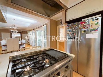 Casa en Venta 8 ambientes, San Isidro Con Pileta
