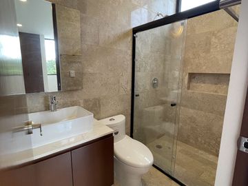 CASA EN VENTA EN PRIVADA EN CHOLUL, MERIDA YUCATAN.