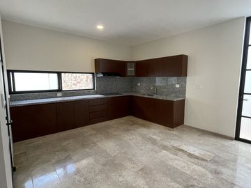CASA EN VENTA EN PRIVADA EN CHOLUL, MERIDA YUCATAN.