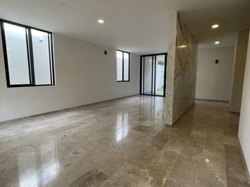 CASA EN VENTA EN PRIVADA EN CHOLUL, MERIDA YUCATAN.