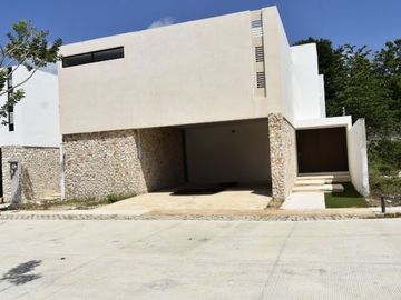 Casa en venta en Privada en Cholul en Mérida Yucatán.