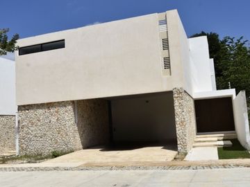 Casa en venta en Privada en Cholul en Mérida Yucatán.