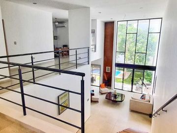Casa en venta en privada con paneles solares  en Cholul en Mérida Yucatán.