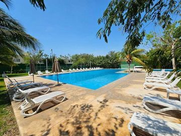 Casa en venta en privada con paneles solares  en Cholul en Mérida Yucatán.