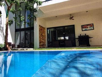 Casa en venta en privada con paneles solares  en Cholul en Mérida Yucatán.