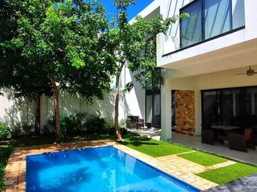 Casa en venta en privada con paneles solares  en Cholul en Mérida Yucatán.